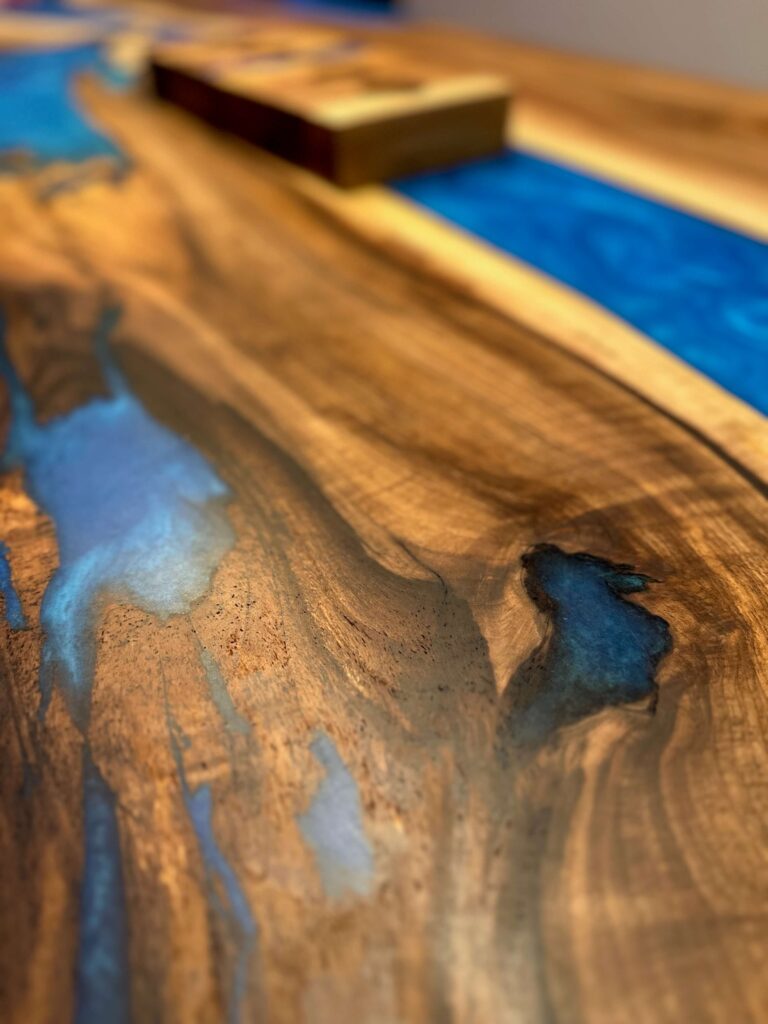 Detail epoxidový stůl