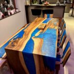 Magie epoxidových stolů: Kde se dřevo setkává s průzračnou krásou