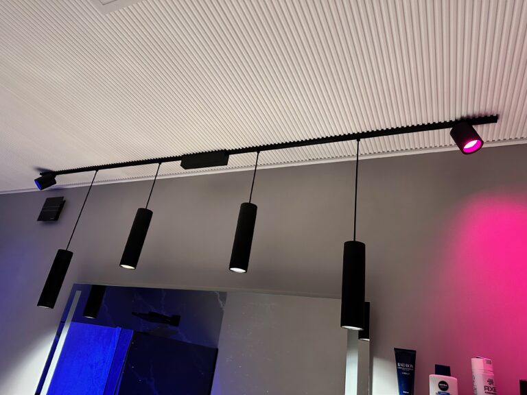 Fuck Up s osvětlením koupelen – Philips Hue White and Color Ambiance Perifo