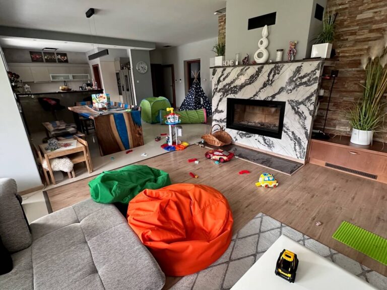 Jak přežít v domě plném hraček a chaosu