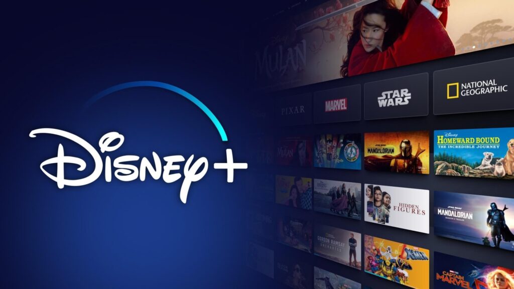 Obrázek zobrazuje logo Disney+ a různé tituly dostupné na této streamovací službě, včetně filmů a seriálů od Pixar, Marvel, Star Wars a National Geographic.