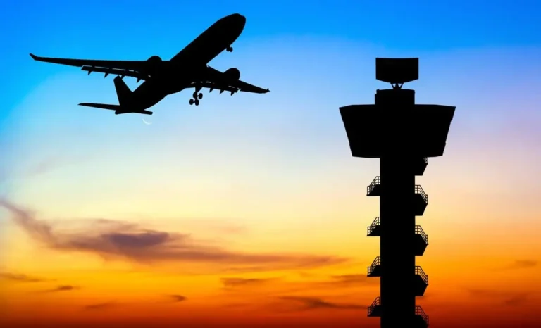 Jak komunikují piloti s věží a mezi letadly?