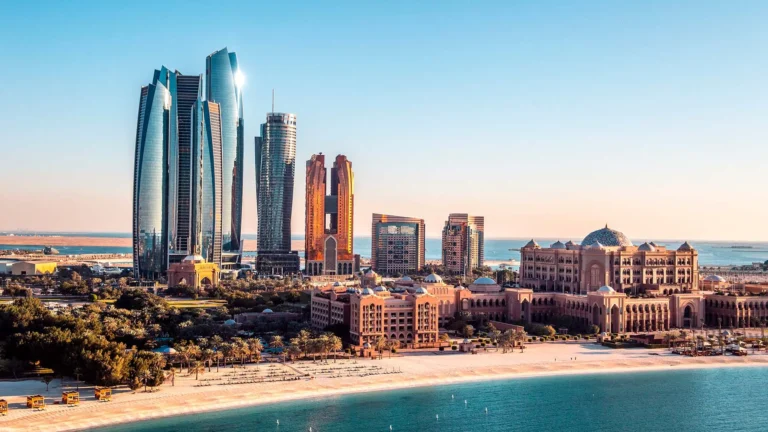 Kam do Abu Dhabi na dovolenou? Vybrali jsme 3 luxusní hotely