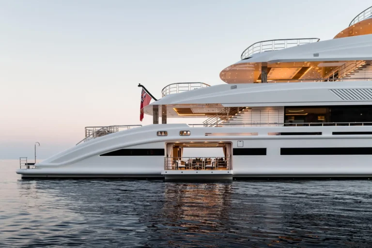 10 nejlepších míst pro plavbu na luxusní jachtě