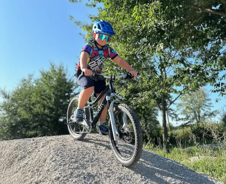 Recenze kola Woom: Proč je děti (i rodiče) milují