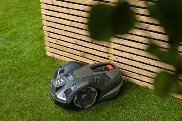 Robotická bezdrátová sekačka Husqvarna Automower NERA