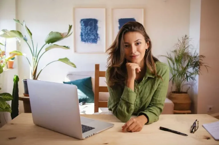 Efektivní home office: Zařiďte si pracovní prostor 🏠💻
