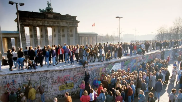 Berlínská zeď: Fakta, data a zajímavosti od výstavby po pád