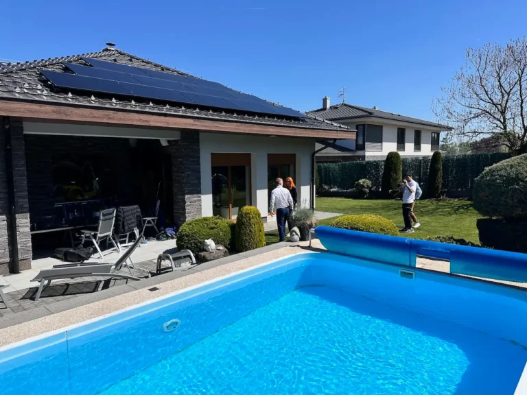 Rok se sluníčkem v zásuvce: Moje zkušenost s fotovoltaikou ✅