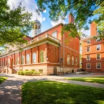 Harvard univerzita: Historie, prestiž a Nobelovy ceny