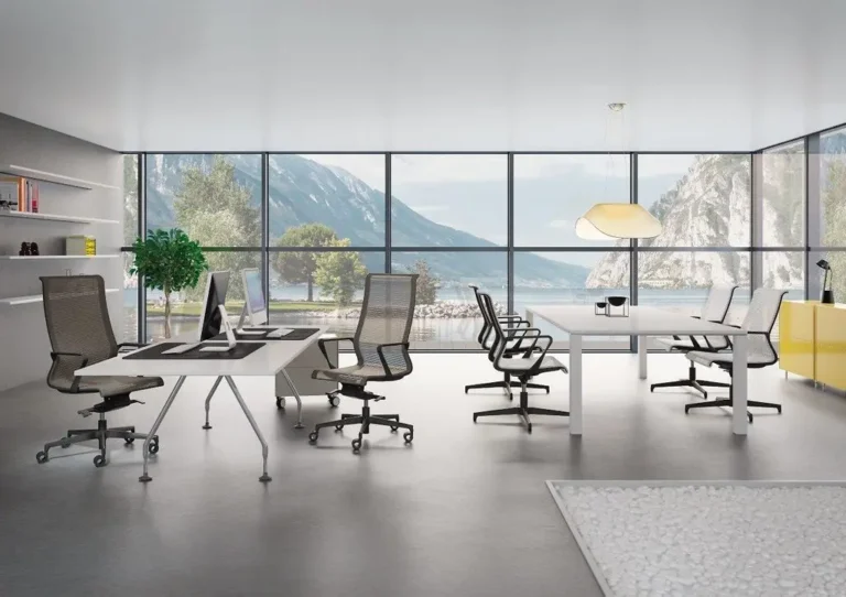 Správné sezení u počítače: Klíčové tipy pro pohodlí a zdraví