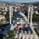 Mešita Xhamia e Namazgjase v Tiraně: Perla Albánie 🕌