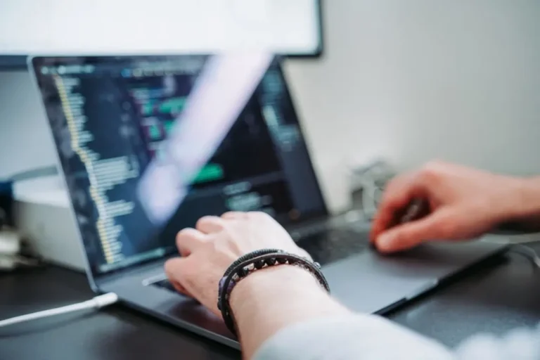 Jak testujeme weby a aplikace? Simulátory vs. emulátory ✅