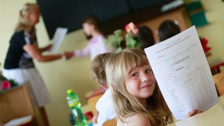 Co darovat dítěti za vysvědčení? 12 tipů