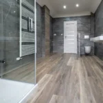 Jak vybrat podlahu do koupelny? Praktické tipy a doporučení