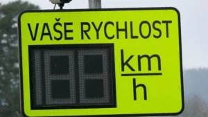 Dostal jsem pokutu 2000Kč za 3 km/h nad limit. Má to logiku?
