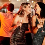 Nejhezčí společenské šaty na plesy, večírky, party i akce