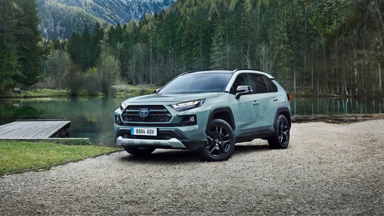 Povinné ručení Toyota RAV4: Cena a přehled pojištění ✅