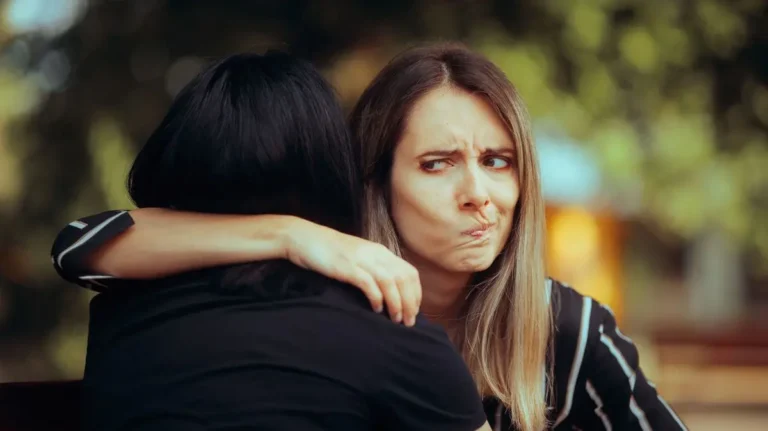 Jak poznat mezi „přáteli“ shnilé jablko a proč se ho zbavit?