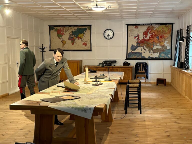 Vlčí doupě: Hitlerův bunkr a tajný hlavní stan v Polsku