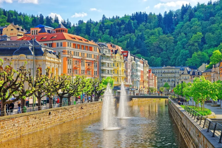 Karlovy Vary s dětmi: Nejlepší výlety, zábava, místa a TIPY