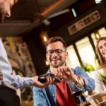 Dýško v restauraci? Etiketa, tipy, realita kolik necháváme?