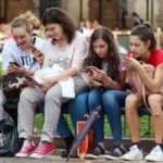 Dropni mi to do zpráv aneb když čeština tančí s angličtinou