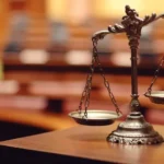 Když se soudy zblázní! Tři roky natvrdo za převod z účtu zesnulé manželky?