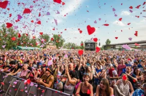 Nejlepší hudební akce léta 2025: Seznam 18 festivalů v ČR
