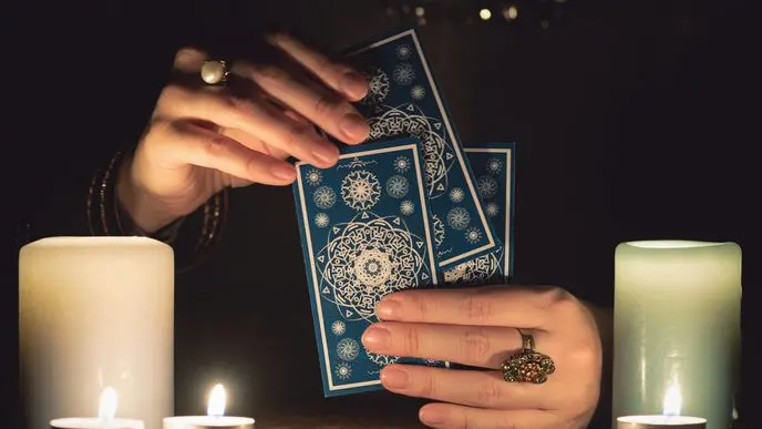 Výklad karet: proč v něm jedni vidí cestu a druzí iluze?