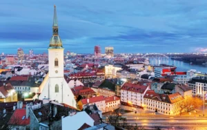 Finanční realita v Bratislavě: Stačí 1700 € na pohodu?