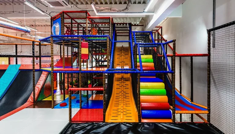 „Mami, kam půjdeme skákat?“ 10+ Nejlepších jump arén v Česku