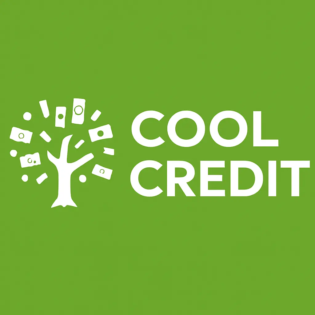 Logo společnosti Cool Credit se zeleným pozadím a bílým nápisem „COOL CREDIT“ se stylizovaným stromem a bankovkami, ilustrující téma recenze rychlé půjčky.