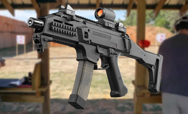 Samopal CZ Scorpion EVO 3 s kolimátorem na střelnici