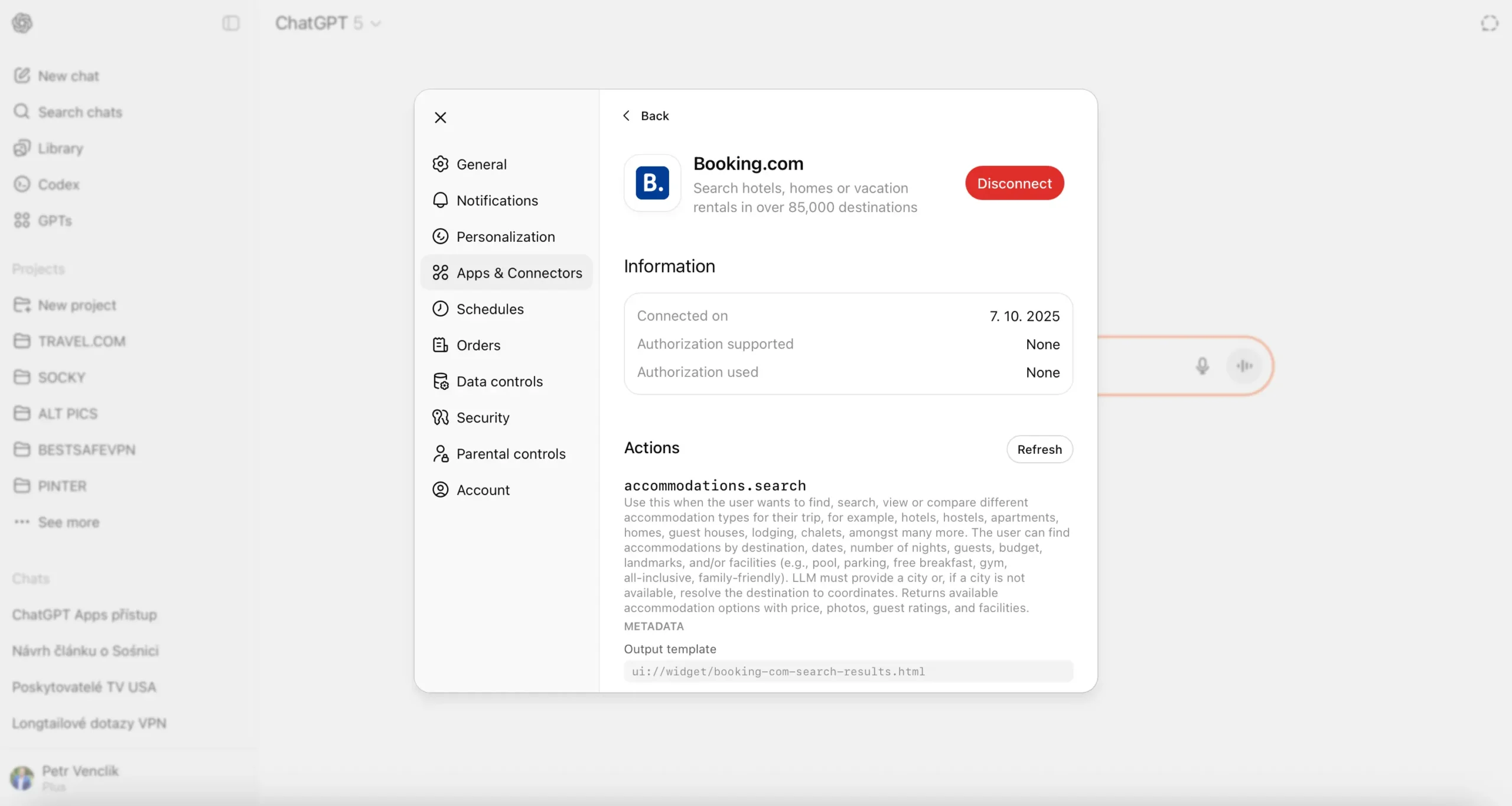 Nastavení ChatGPT s aktivním připojením k aplikaci Booking.com v sekci Apps & Connectors.