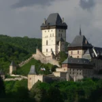 Zajímavosti o Karlštejnu: Tajemství, fakta i záhady 🏰✨