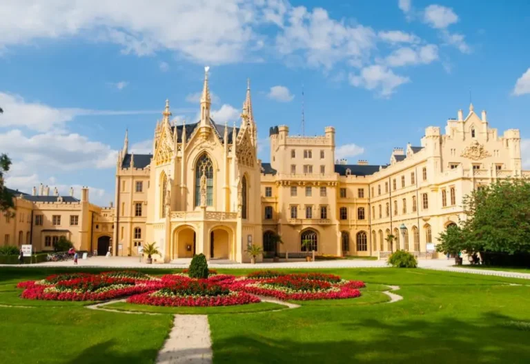 6 Pěších tras kolem českých hradů a zámků: Nejlepší tipy