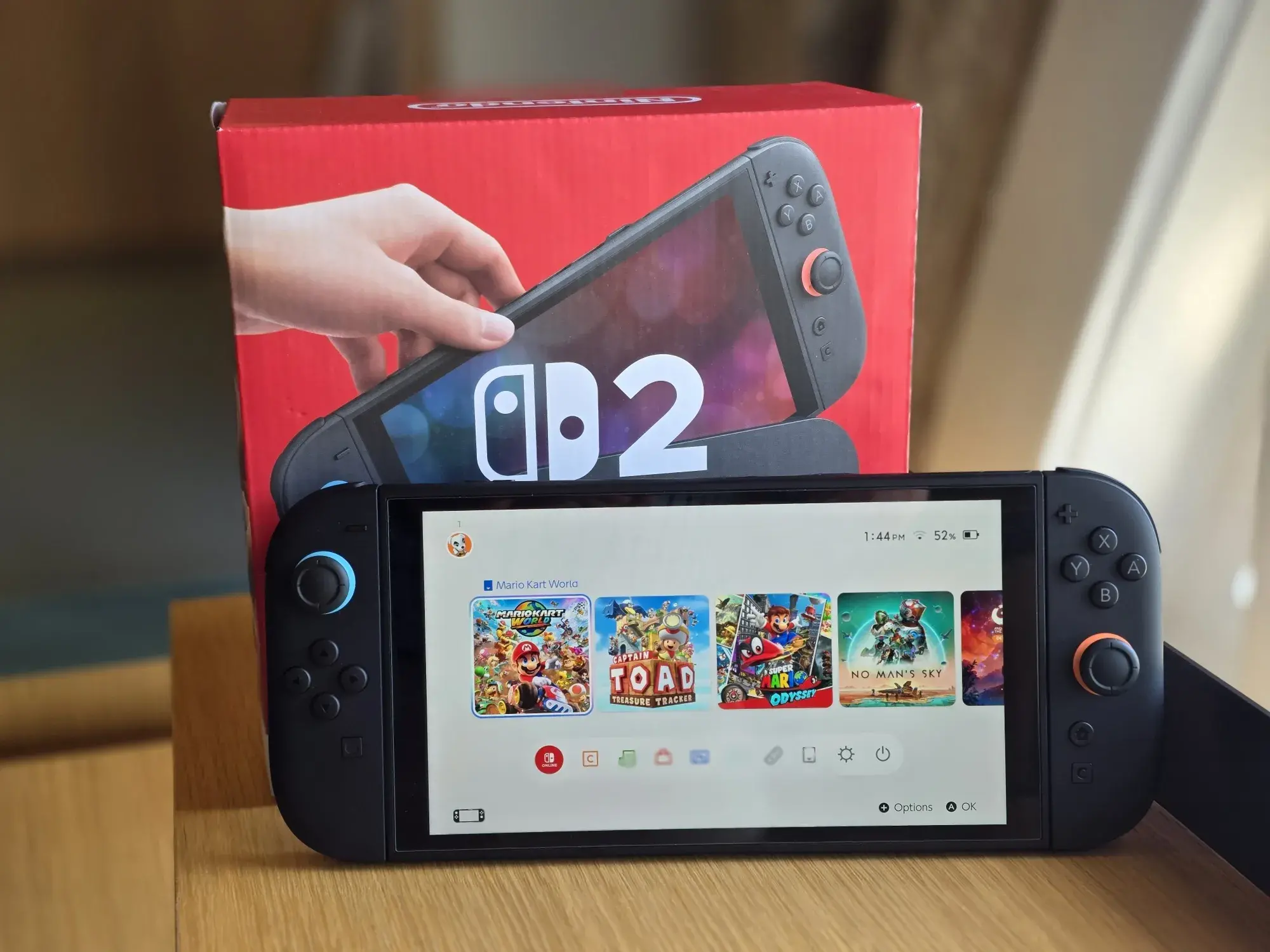 Nintendo Switch 2 | Venclíkovi.cz Nintendo Switch 2 s vylepšenými ovladači Joy‑Con 2, displej s ikonami her Mario, Zelda a Toad.