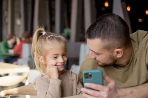 Jak sebe i děti chránit na internetu a veřejných WiFi? Návod