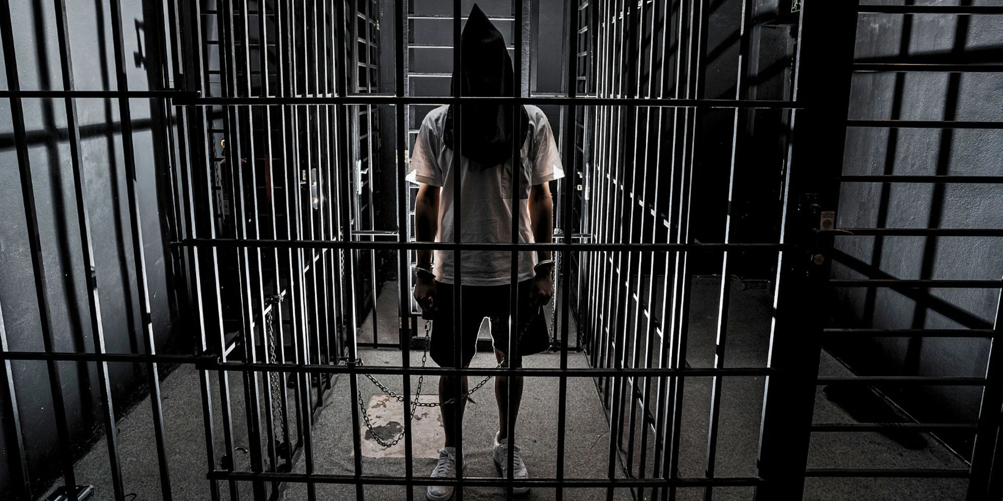 Úniková hra ve vězeňské cele – napínavý zážitek, kde jde o čas, logiku a chladnou hlavu.