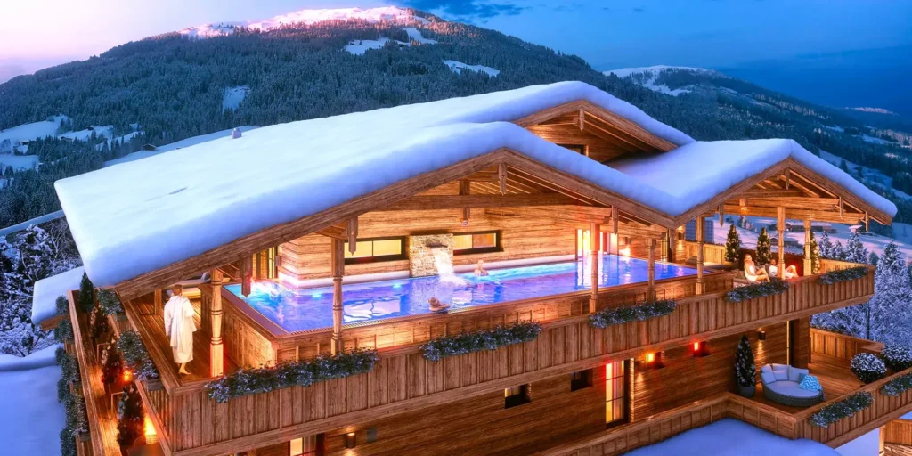 Boutiquehotel Die Alpbacherin v zimním Alpbachu – stylový hotel s infinity bazénem a výhledem na zasněžené Alpy