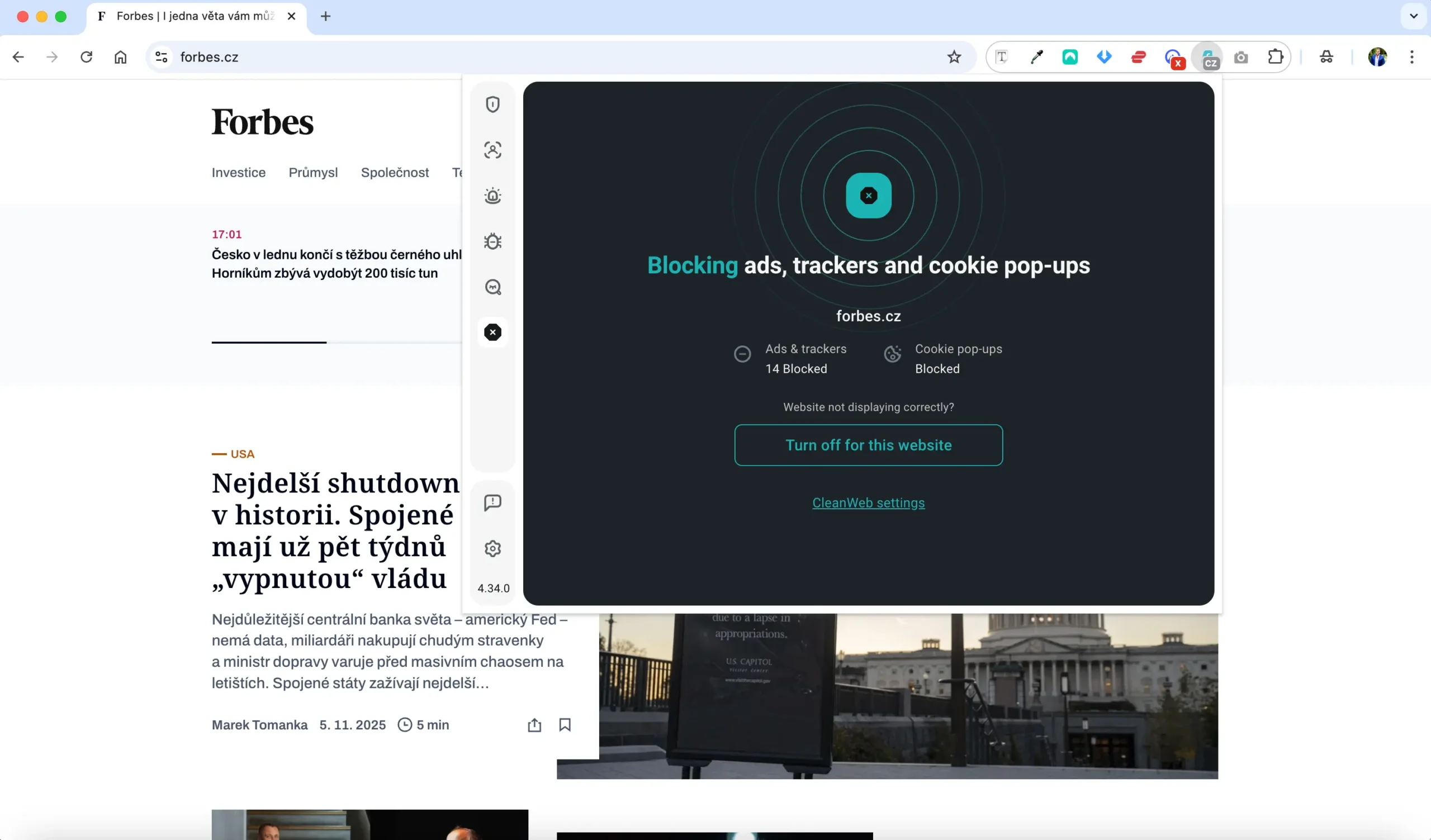 Forbes.cz se zapnutým blokováním reklam přes Surfshark CleanWeb v prohlížeči Chrome – vidět je přehled blokovaných prvků a možnost vypnout filtraci pro konkrétní web.