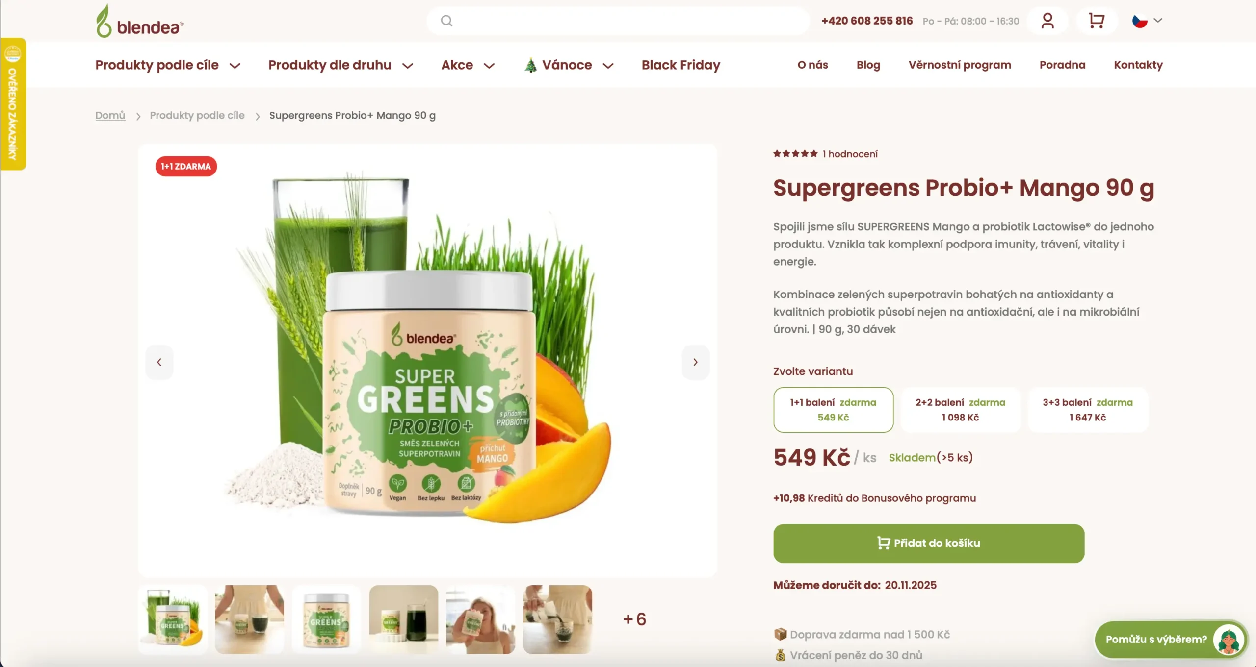 Supergreens Probio Mango od Blendea na kuchyňské lince, zelený nápoj, odměrka s práškem a kousky manga