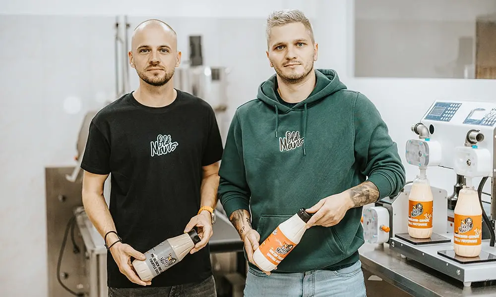 Zakladatelé Old Mans ve výrobě se svými omáčkami