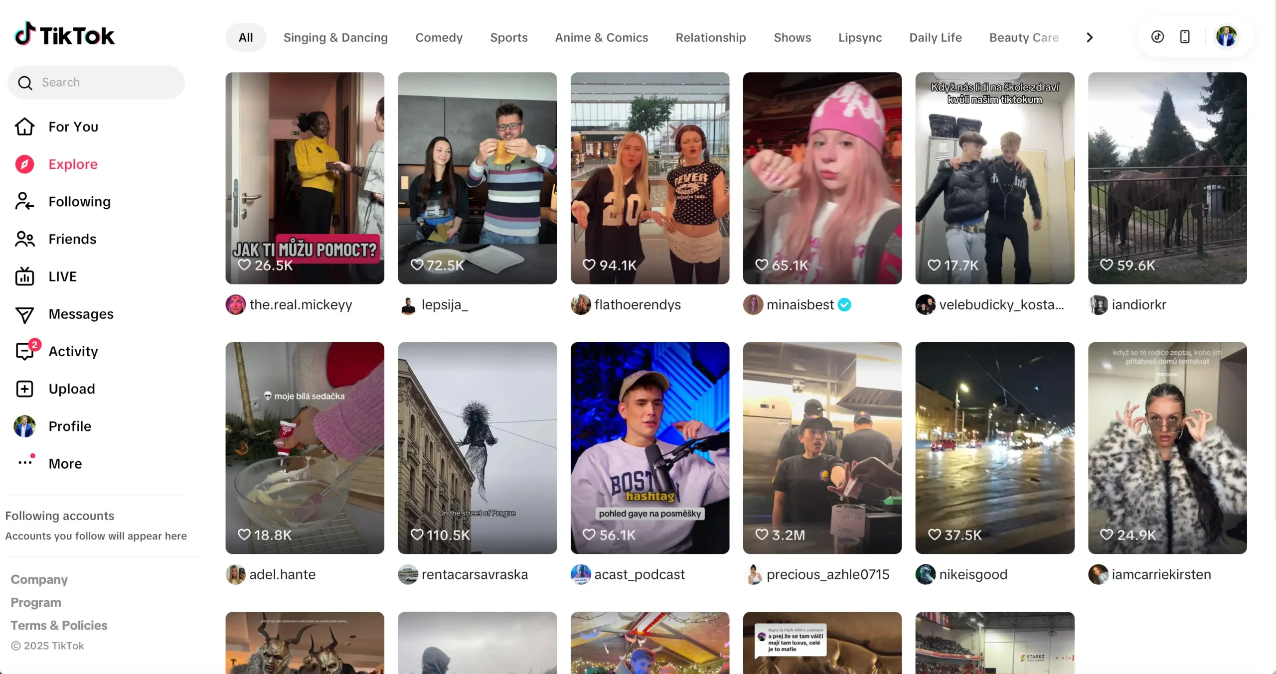 TikTok můj dospelý účet | Venclíkovi.cz Hlavní stránka TikToku ve webové verzi s doporučenými videi, která algoritmus vybral podle chování uživatele