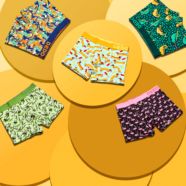 Trenýrky | Venclíkovi.cz Barevné trenýrky Dedoles s motivy plameňáků, pand, chameleonů a dalšími veselými vzory.