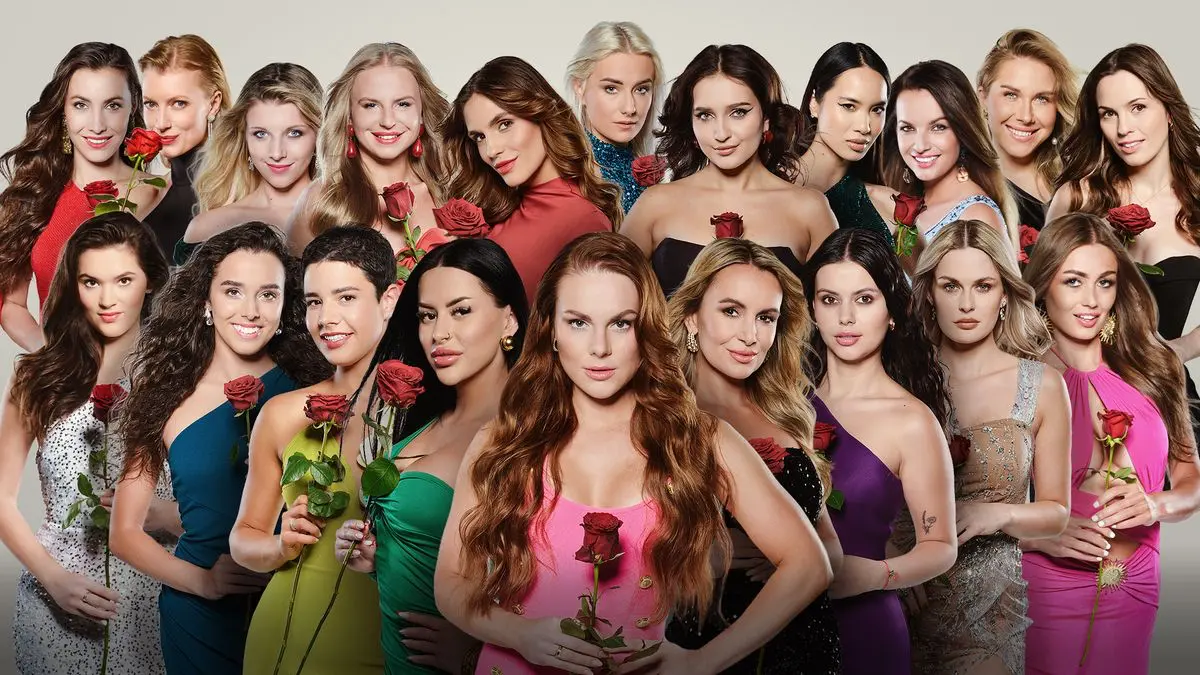bacherol holky vsechny | Venclíkovi.cz Kompletní sestava soutěžících žen z druhé řady Bachelor Česko 2025 držící růže