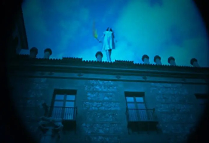 case del 7 kominu | Venclíkovi.cz Tajuplná ženská silueta na střeše domu se sedmi komíny v Madridu, podle legendy duch Elviry