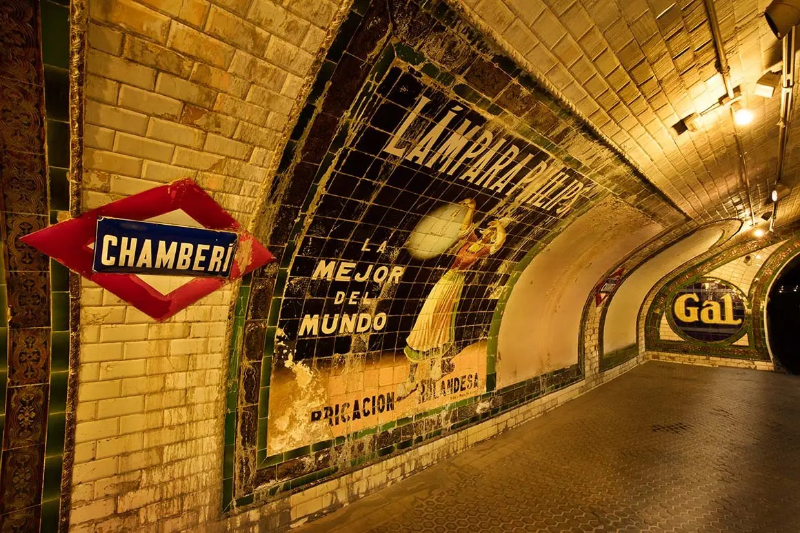chamberi- stanoce duchu | Venclíkovi.cz Opuštěná stanice metra Chamberí v Madridu, známá jako stanice duchů s původními dlaždicemi a nápisy
