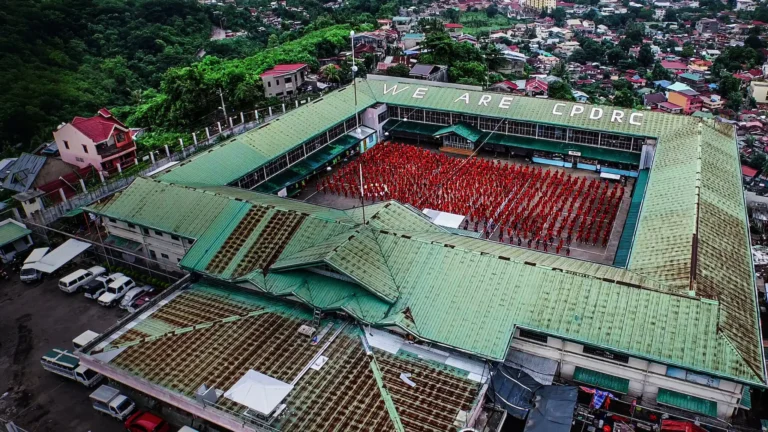 Kontroverze Filipín: Tančící vězni z Cebu, rehabilitace nebo show?